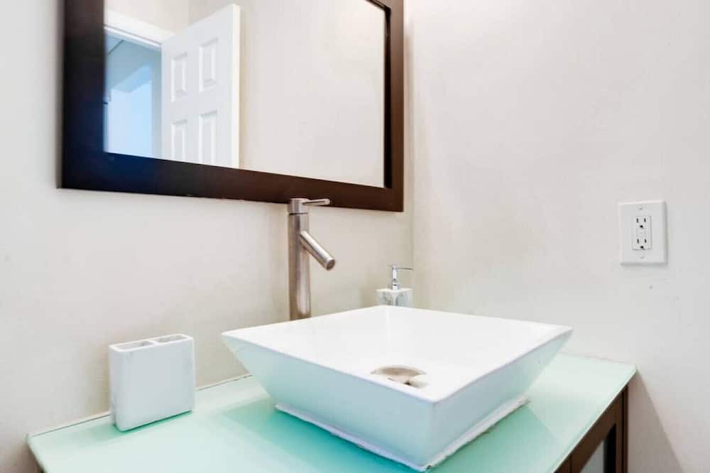 Photo of Bathroom in Sunrise
