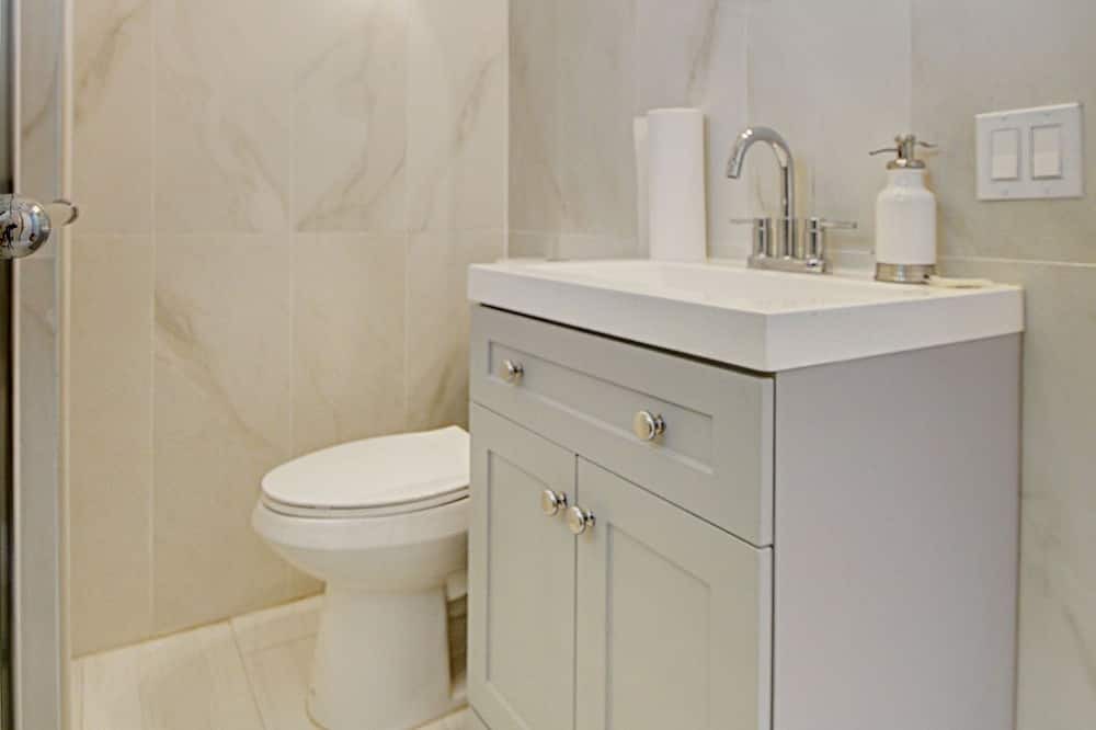 Photo of Bathroom in Parrot Cove