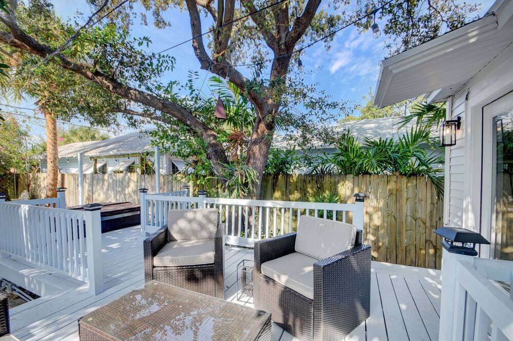 Photo of Outdoor in Parrot Cove