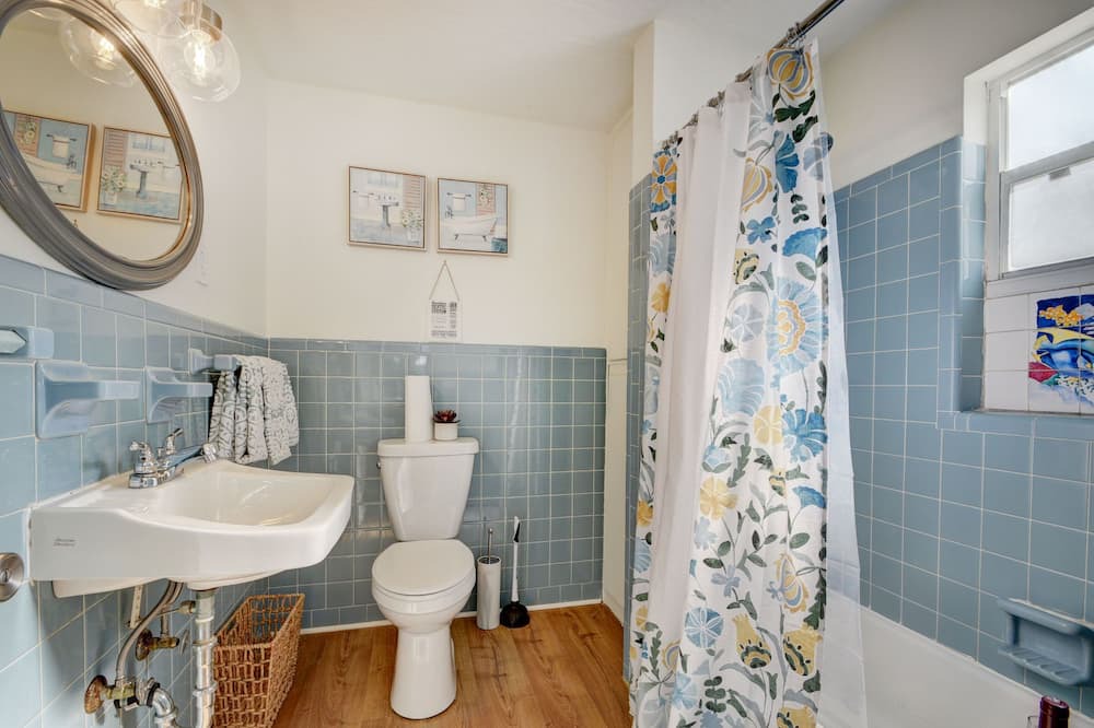 Photo of Bathroom in Parrot Cove