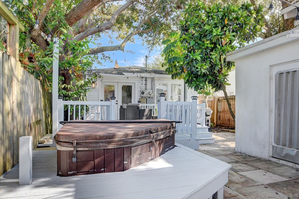 Photo of Outdoor in Parrot Cove