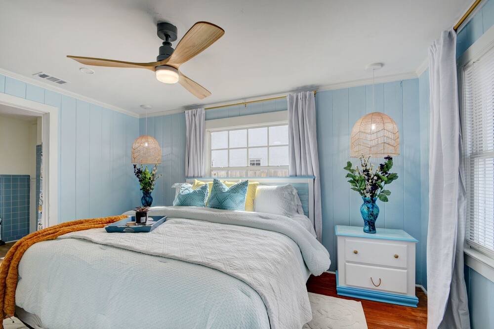 Photo of Bedroom in Parrot Cove
