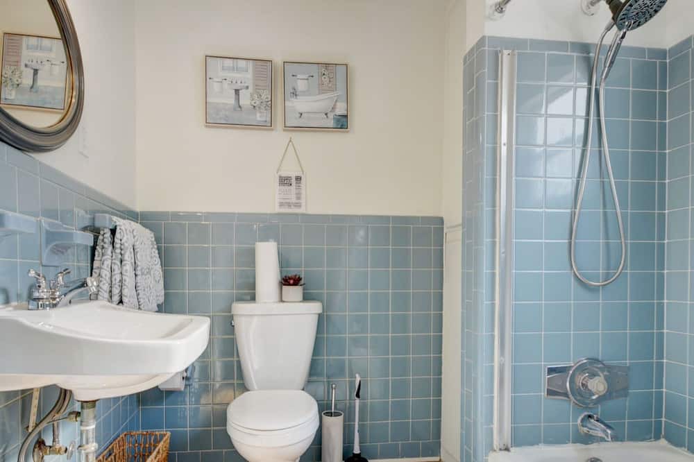 Photo of Bathroom in Parrot Cove