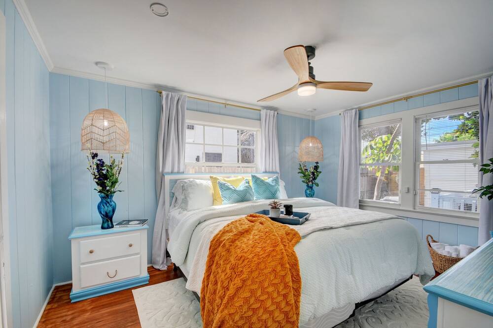Photo of Bedroom in Parrot Cove