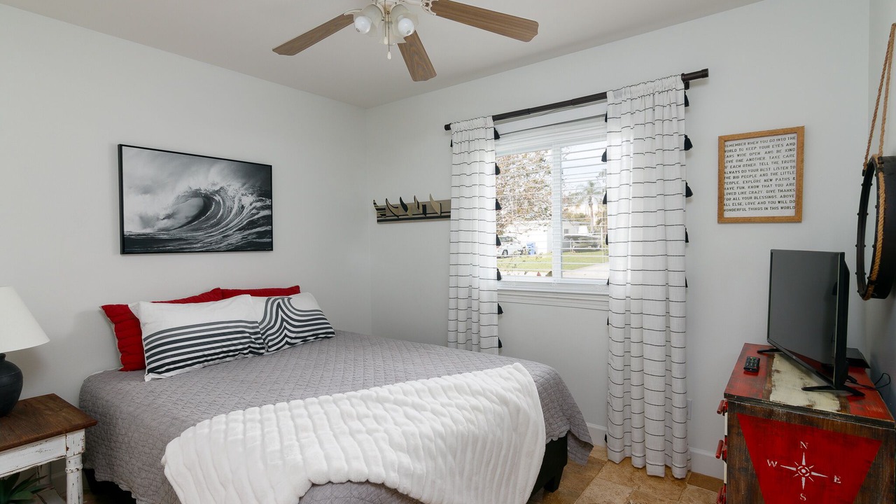 Photo of Bedroom in Town N County Park