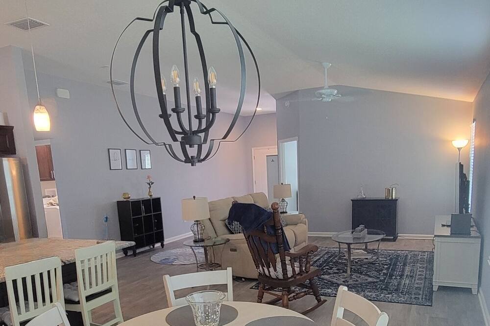 Photo of Livingroom in Candler