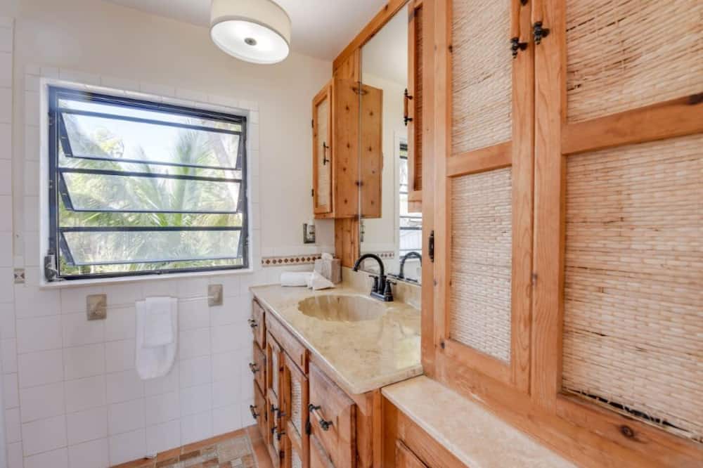 Photo of Bathroom in Big Pine Key