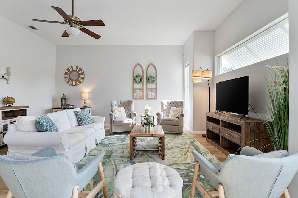 Photo of Livingroom in Wedgefield