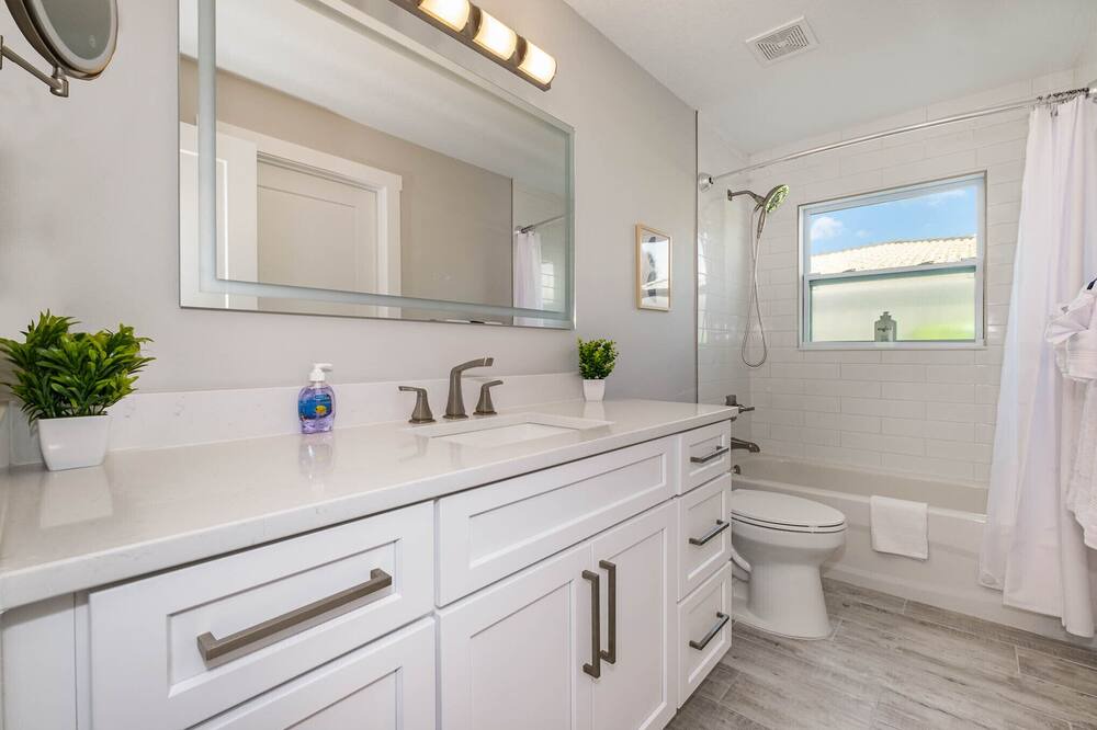 Photo of Bathroom in Cocoa Isles
