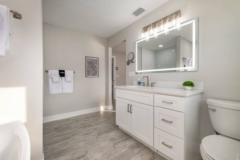 Photo of Bathroom in Cocoa Isles