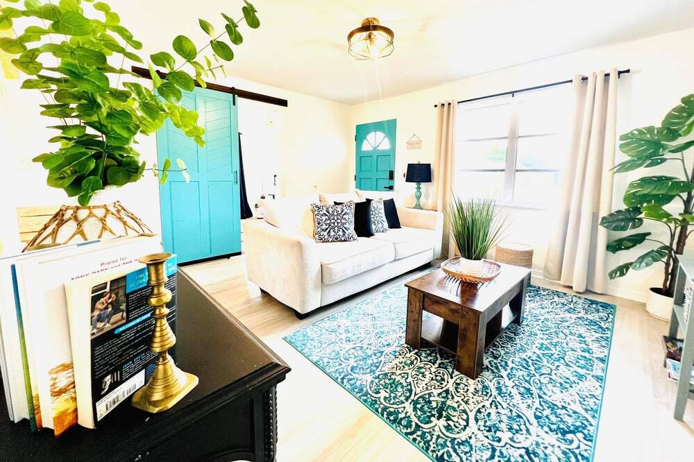 Photo of Livingroom in Disston Heights