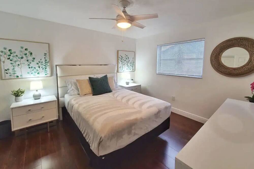 Photo of Bedroom in Sunrise