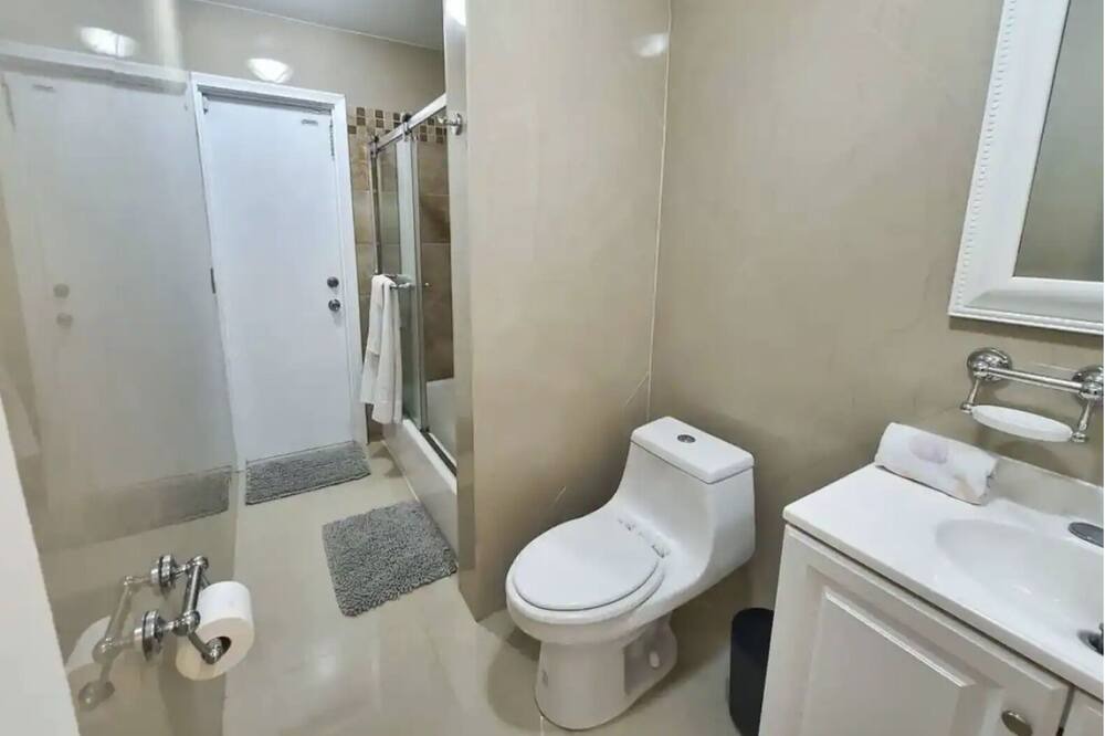 Photo of Bathroom in Sunrise
