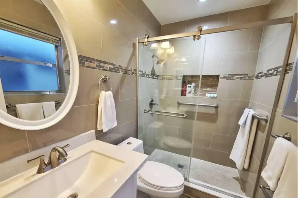 Photo of Bathroom in Sunrise
