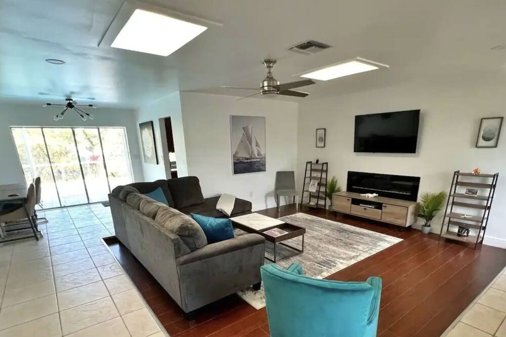 Photo of Livingroom in Sunrise