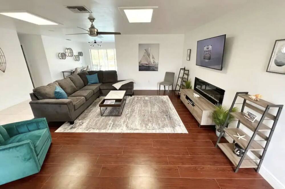 Photo of Livingroom in Sunrise