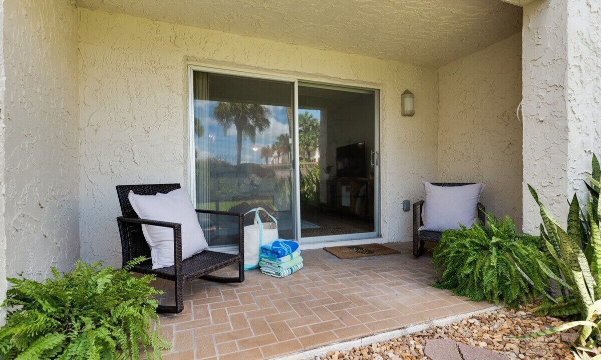 Photo of Patio Balcony in Crescent Beach