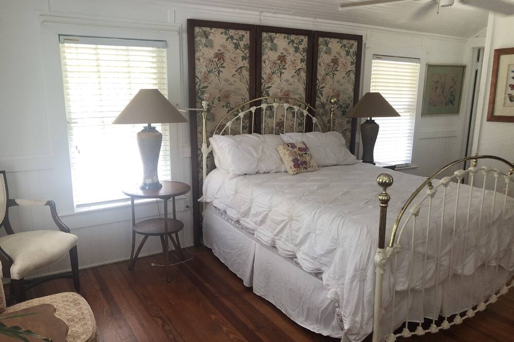 Photo of Bedroom in Glenwood