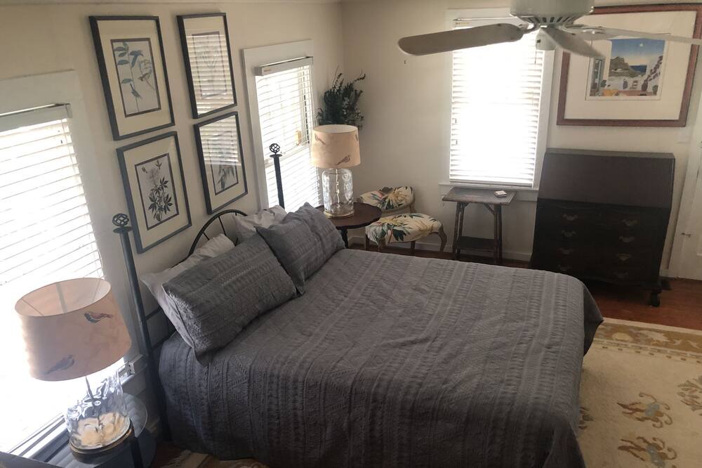 Photo of Bedroom in Glenwood