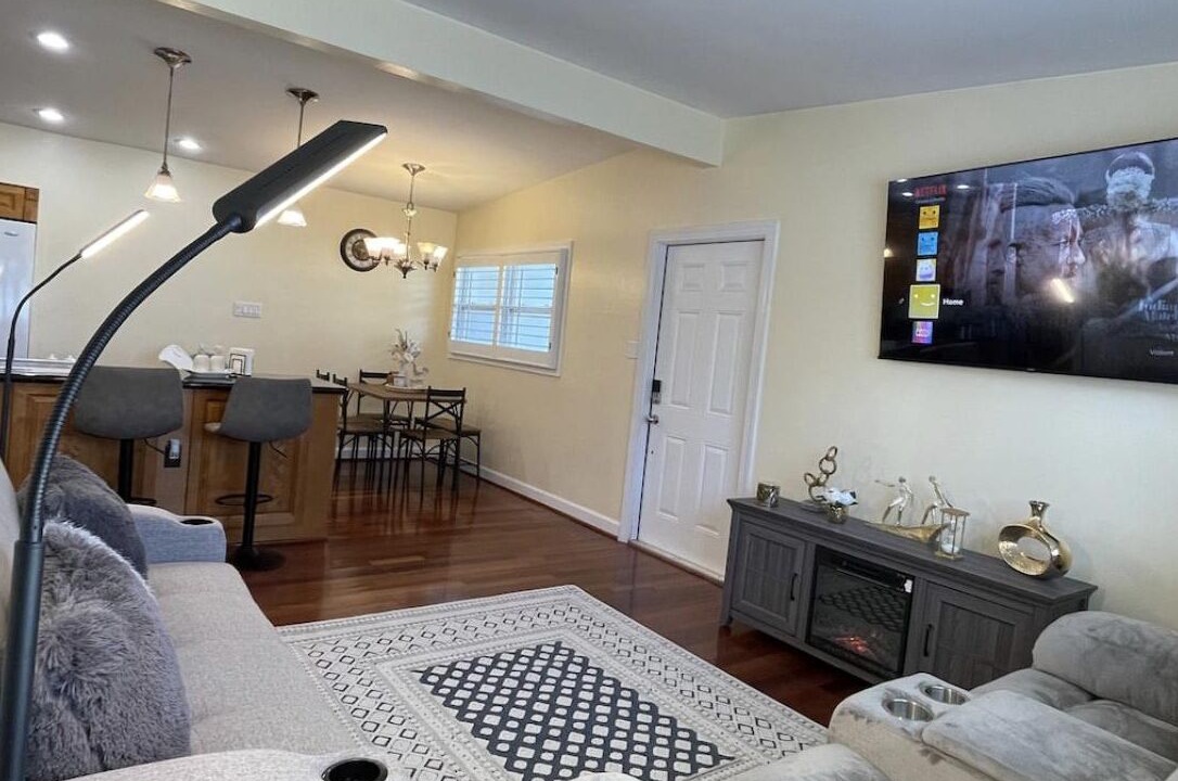 Photo of Livingroom in Pinecrest West Park