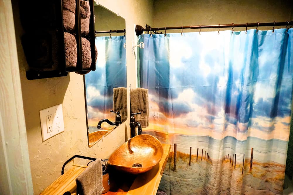 Photo of Bathroom in Yankeetown