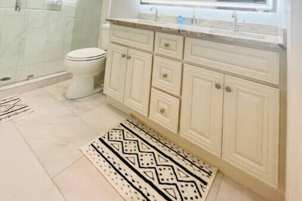 Photo of Bathroom in Fawn Ridge