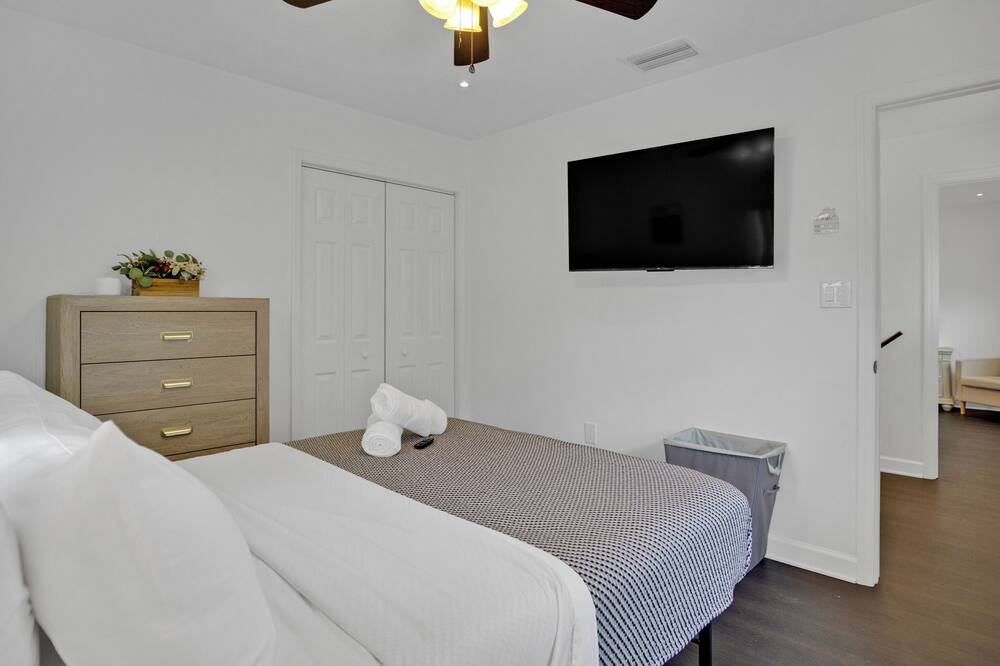 Photo of Bedroom in Pinecrest West Park