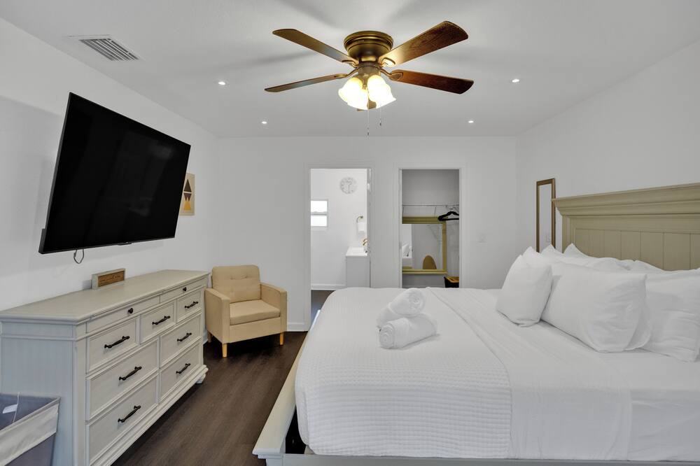 Photo of Bedroom in Pinecrest West Park