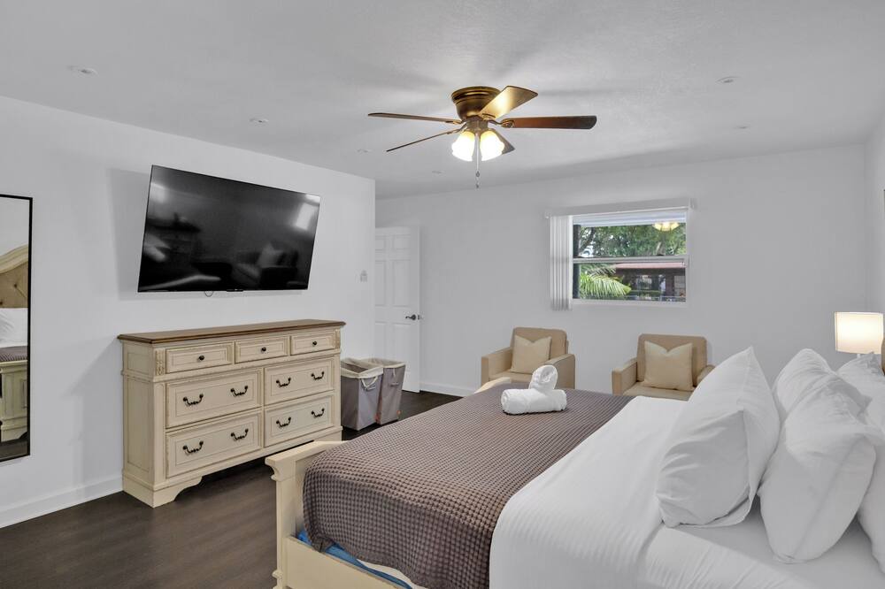 Photo of Bedroom in Pinecrest West Park