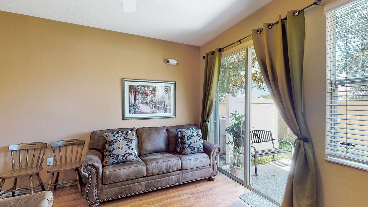 Photo of Livingroom in Crestwynd Bay