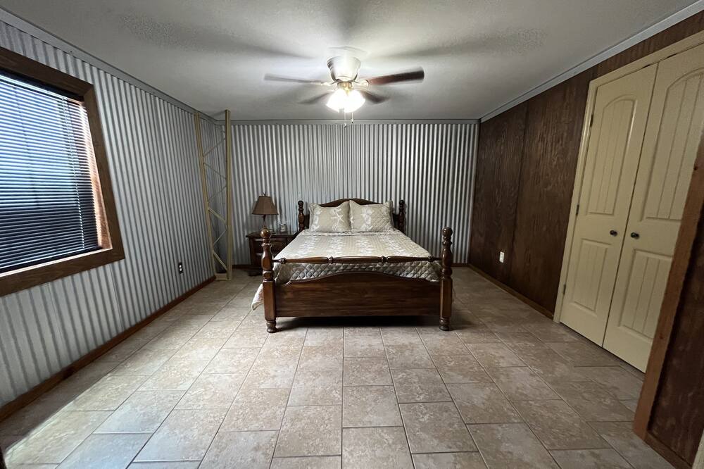 Photo of Bedroom in Perry