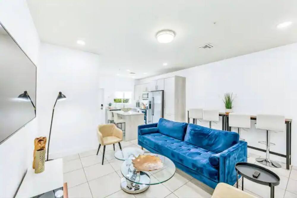 Photo of Livingroom in Lake Worth Corridor
