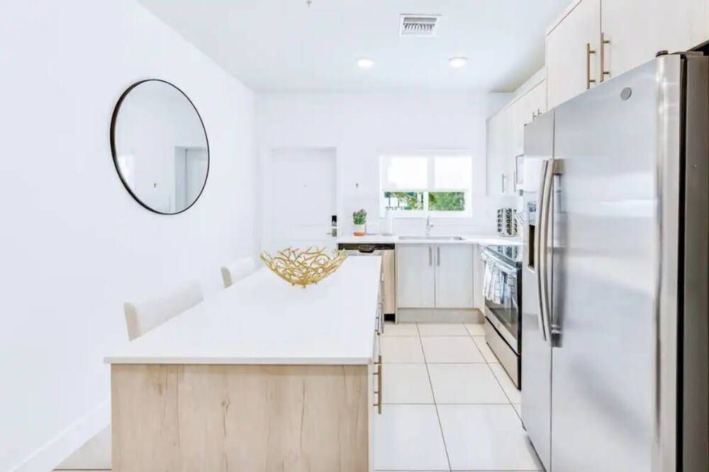 Photo of Kitchen in Lake Worth Corridor