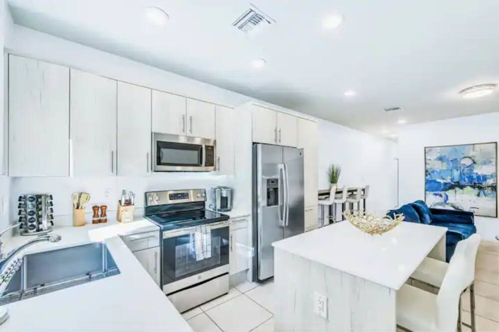 Photo of Kitchen in Lake Worth Corridor