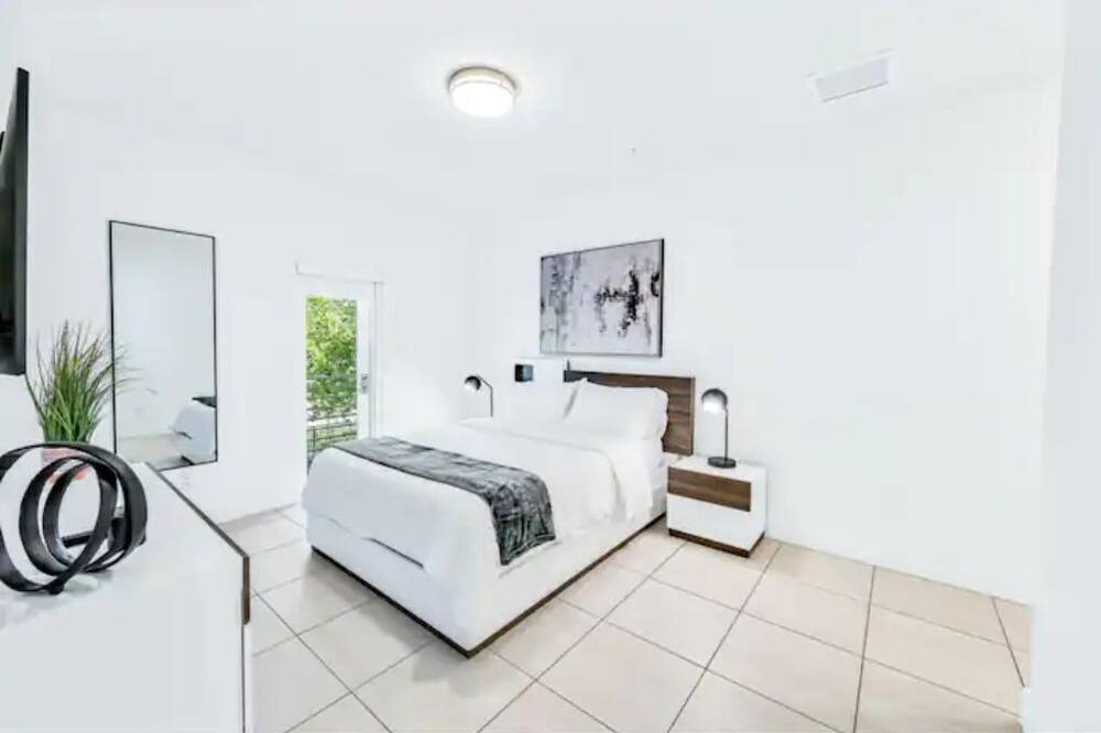 Photo of Bedroom in Lake Worth Corridor