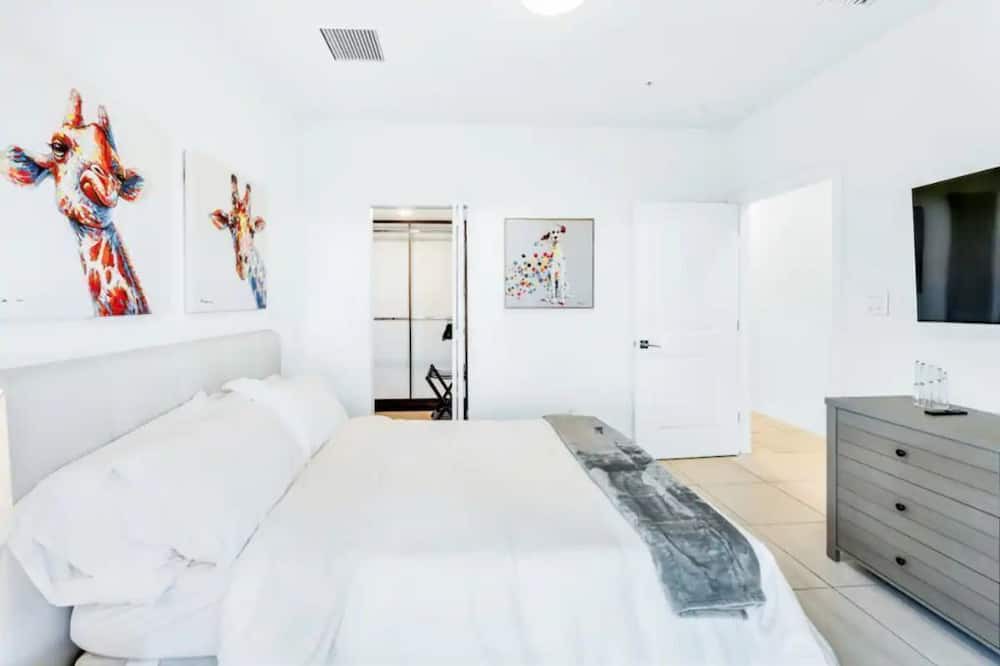 Photo of Bedroom in Lake Worth Corridor