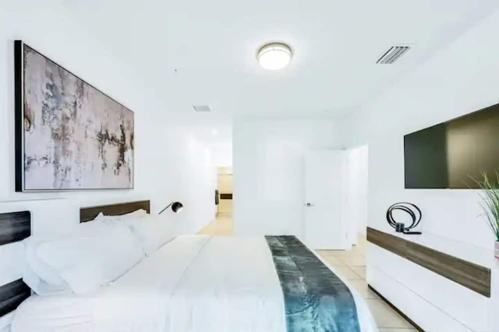 Photo of Bedroom in Lake Worth Corridor