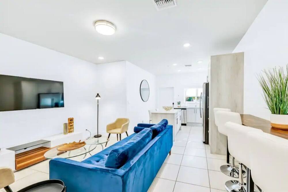 Photo of Livingroom in Lake Worth Corridor