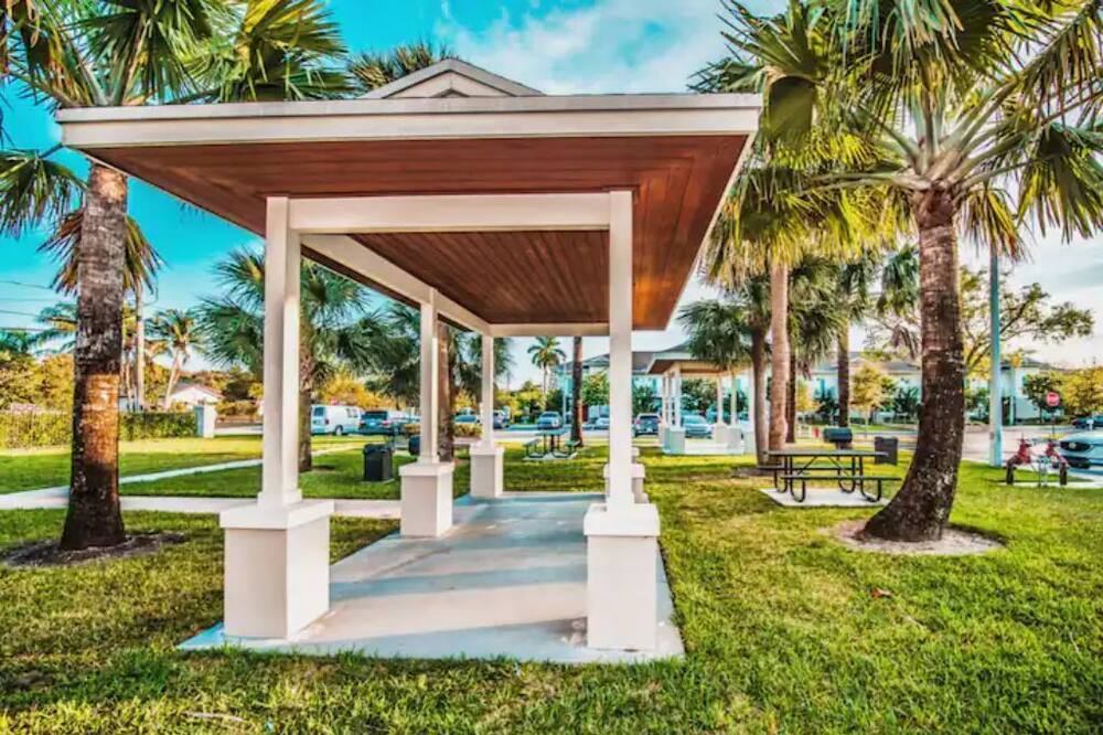 Photo of Outdoor in Lake Worth Corridor