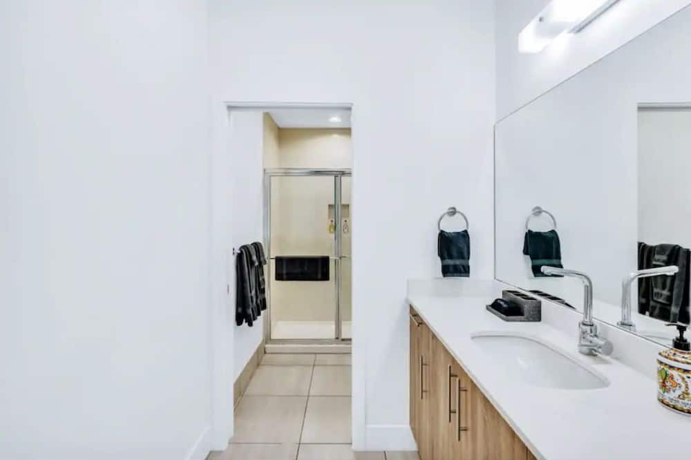 Photo of Kitchen in Lake Worth Corridor