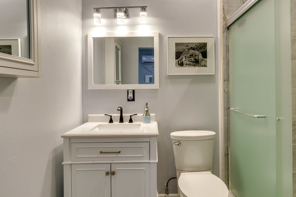 Photo of Bathroom in Wedgefield