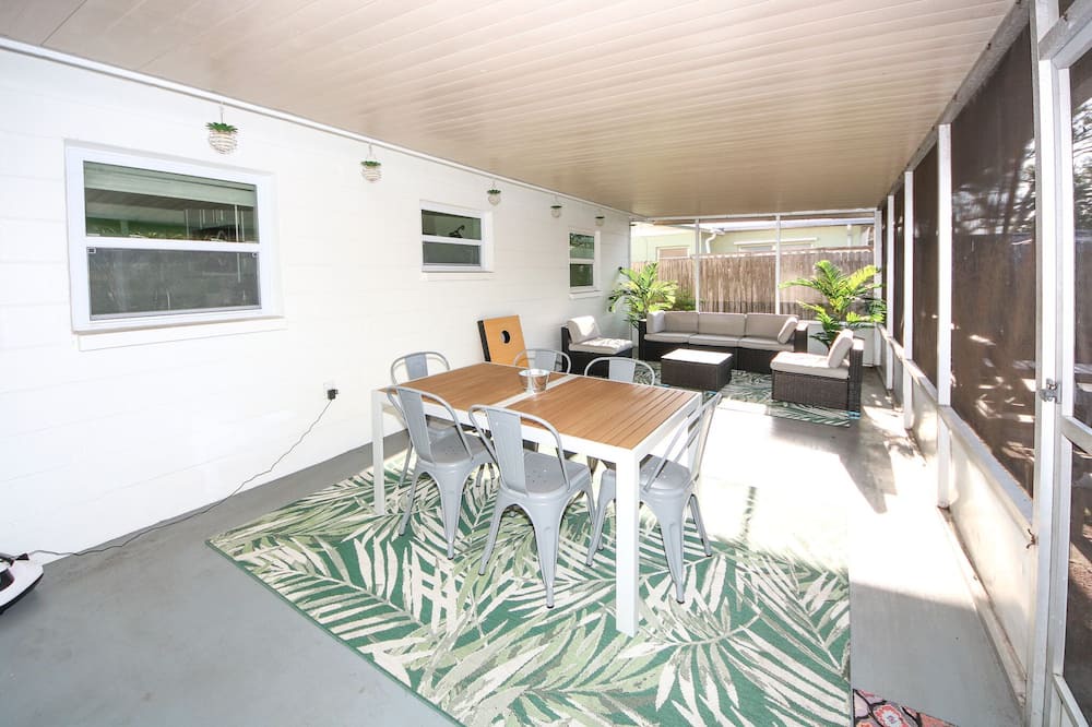 Photo of Patio Balcony in The Lakes