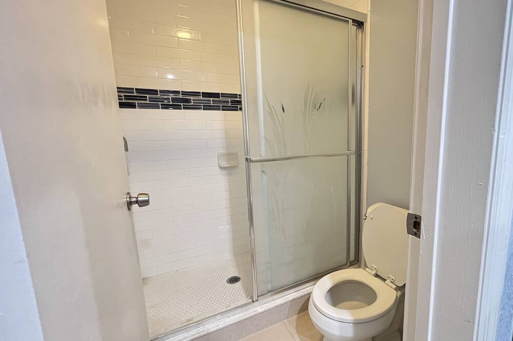 Photo of Bathroom in Landmark Estates