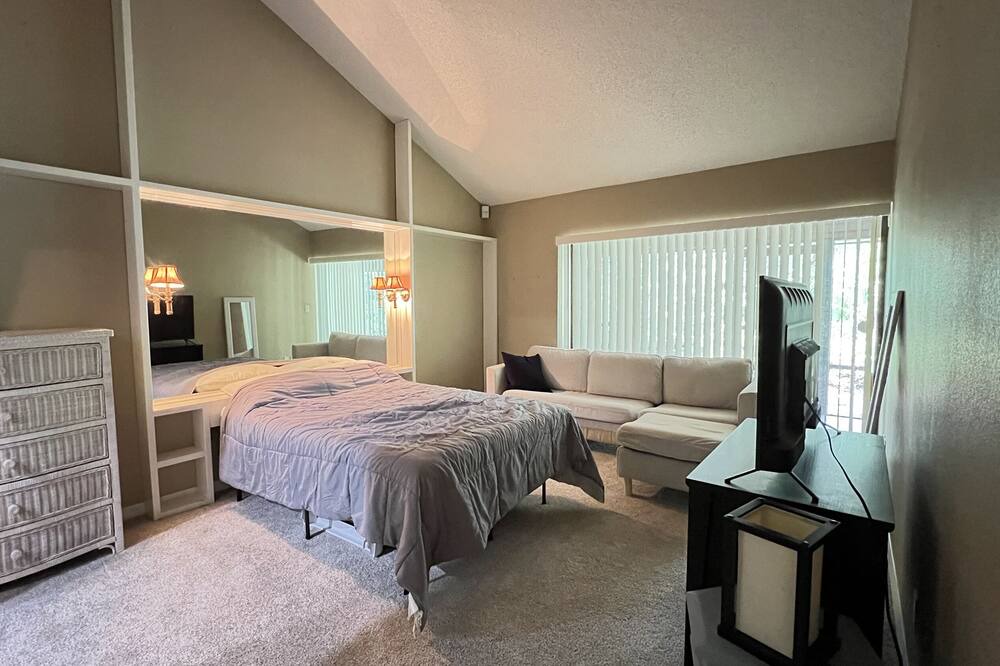 Photo of Bedroom in Landmark Estates