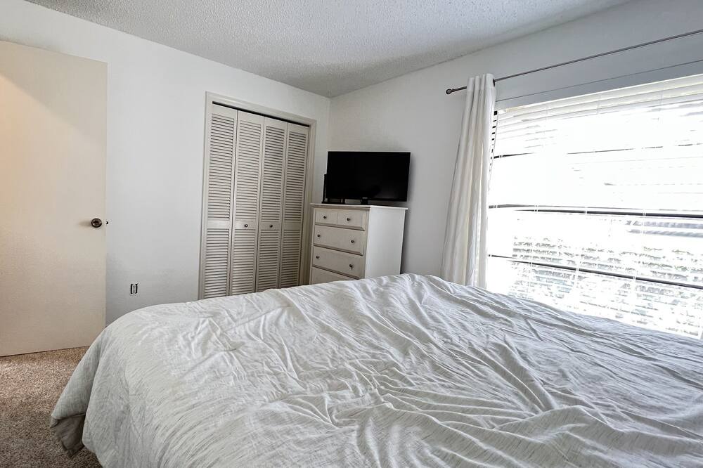 Photo of Bedroom in Landmark Estates