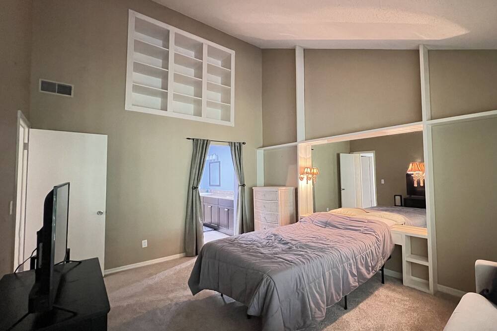 Photo of Bedroom in Landmark Estates