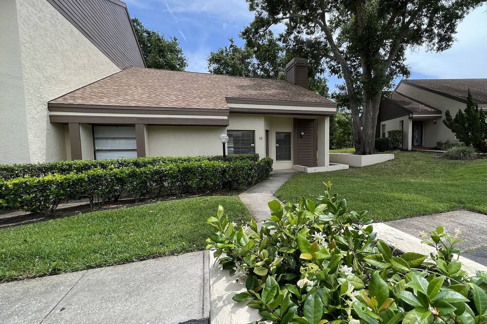 Photo of Outdoor in Landmark Estates