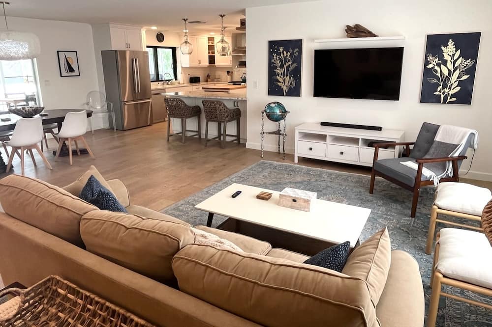 Photo of Livingroom in Lake Sarasota