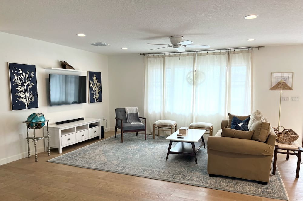Photo of Livingroom in Lake Sarasota