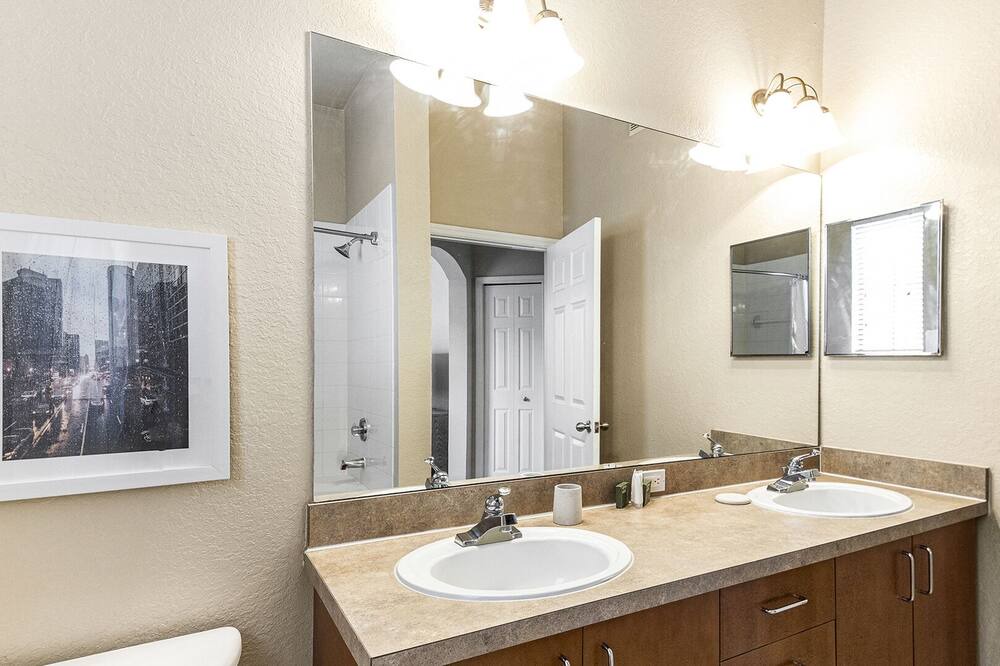 Photo of Bathroom in Wesley Chapel